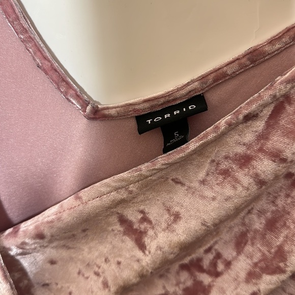 Torrid 5 VELVET SURPLICE BABYDOLL TANK pink - Picture 8 of 9